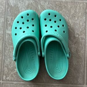 CROCS - Seafoam green